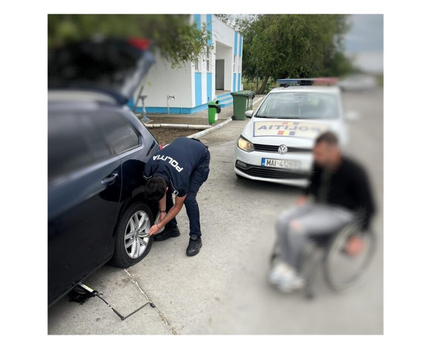 imagini impresionante pe a2 un tanar agent de la politia autostrazi erou pentru un barbat imobilizat intr un scaun cu rotile 683353aa09740