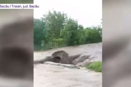 imaginile dezastrului provocat de ploile torentiale cu grindina case masini drumuri si fantani au fost afectate de apele involburate 68330ea56d5ea
