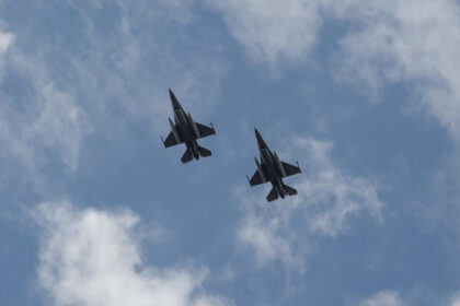 inca doua aeronave f 16 cumparate din norvegia au aterizat astazi in romania 682f40d15978f