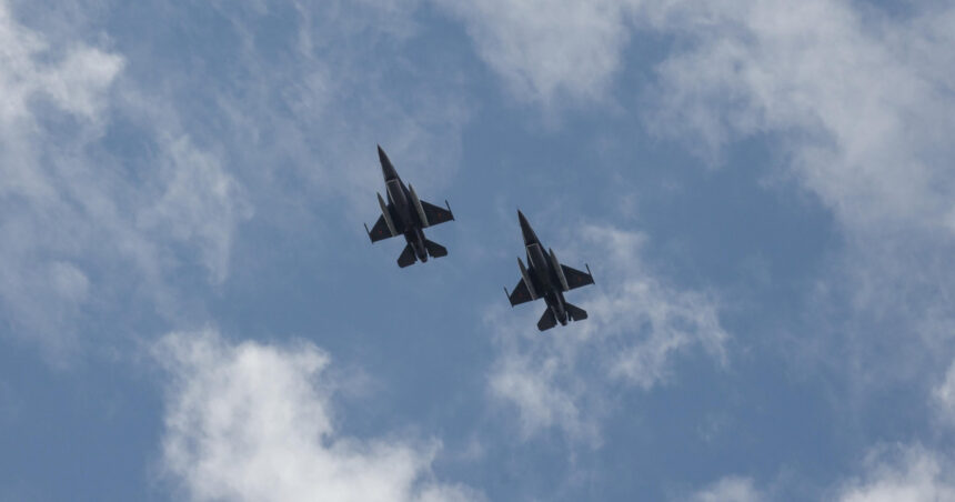 inca doua aeronave f 16 cumparate din norvegia au aterizat astazi in romania 682f40d15978f