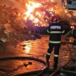 incendiu in portul constanta sute de tone de deseuri feroase cuprinse de flacari 683b33b69f3e2