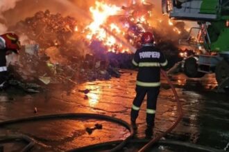incendiu in portul constanta sute de tone de deseuri feroase cuprinse de flacari 683b33b69f3e2