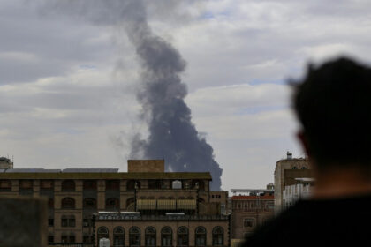 israelul a bombardat principalul aeroport din sanaa capitala yemenului rebelii houthi promit represalii 681a35685eec3