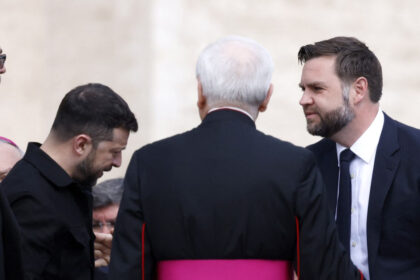 jd vance se intalneste la roma cu volodimir zelenski este prima intrevedere dupa cearta din biroul oval in februarie 6829f7502d493