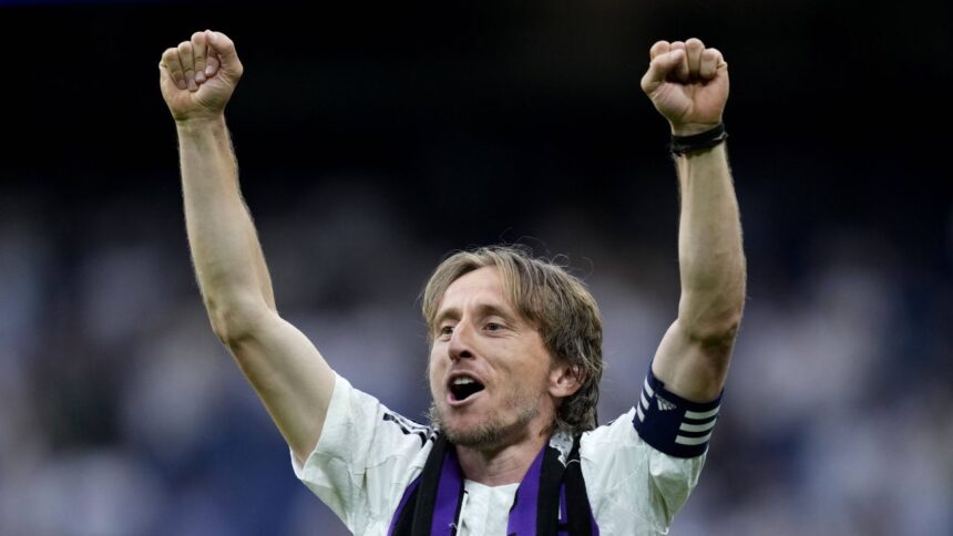 luka modric coleg de echipa cu un international roman oferta nesperata pentru mijlocasul croat 6832da0e8a123