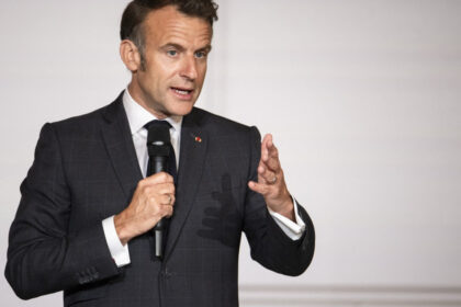 macron furios dupa scurgerile de informatii privind fratia musulmana vizat a fost ministrul de interne posibil contracandidat al sau 68303934359a5