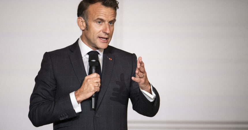 macron furios dupa scurgerile de informatii privind fratia musulmana vizat a fost ministrul de interne posibil contracandidat al sau 68303934359a5