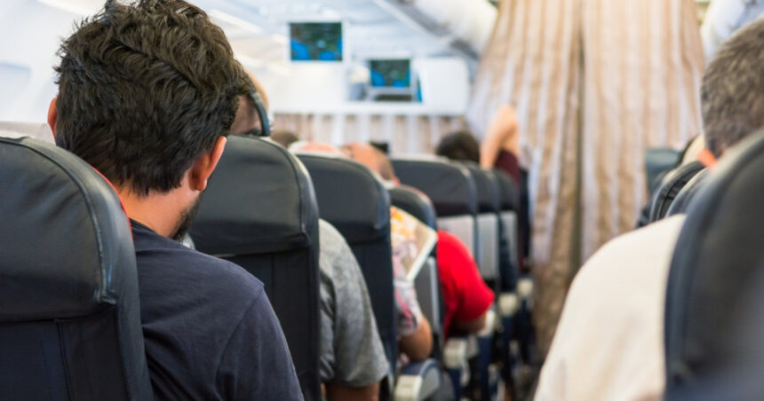 masura in premiera luata de o companie aeriana obiectul care trebuie sa fie tot timpul la vedere in avion 68329a885e6f2