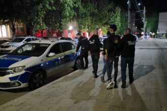 medgidia au fost arestati trei talhari care au spart de doua ori aceeasi locuinta din poarta alba si au batut proprietarul 68186f7ab5c26