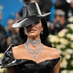 met gala 2025 reactia lui kim kardashian dupa ce un agent de securitate a calcat o pe rochie gestul ei surprins de camerele de filmat 6819f7154a836