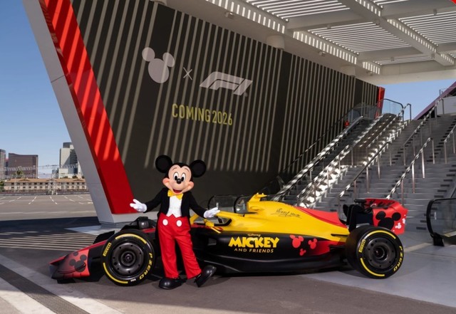 mickey mouse intra in lumea f1 682c83269c93f