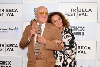 miliardarul barry diller rupe tacerea despre orientarea sa sexuala dupa 24 de mariaj cu diane von furstenberg au existat multi barbati in viata mea 681b34c991c14
