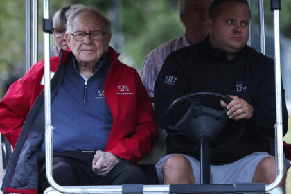 miliardarul warren buffett se retrage de la sefia berkshire hathaway dupa peste 60 de ani cine va fi succesorul 6816fc861d5b1