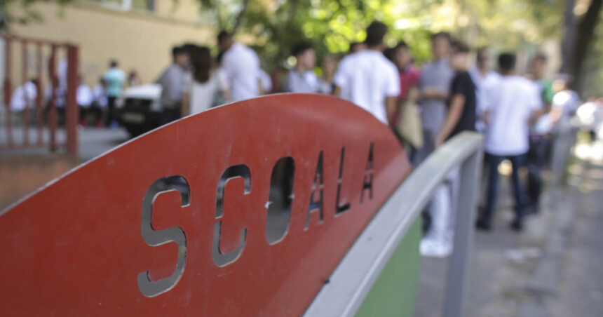 ministrul educatiei a semnat ordinul privind butonul rosu din scoli 682f6c226cc9b