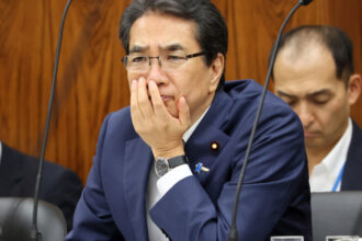ministrul japonez al agriculturii a demisionat dupa ce a declarat ca nu cumpara orez pentru ca l primeste gratuit 682d6ae176459
