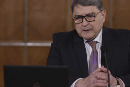 motiunea simpla aur pot impotriva ministrului de externe emil hurezeanu dezbatuta azi in plenul camerei deputatilor votul miercuri 6819ba44b0c5b