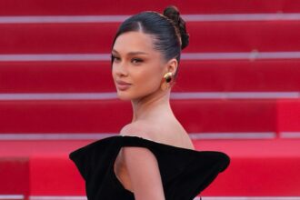 motivul pentru care misha miller a fost premiata la cannes 2025 cantareata in varsta de 29 de ani a mai bifat un succes in cariera exclusiv 6835c6c3638d5