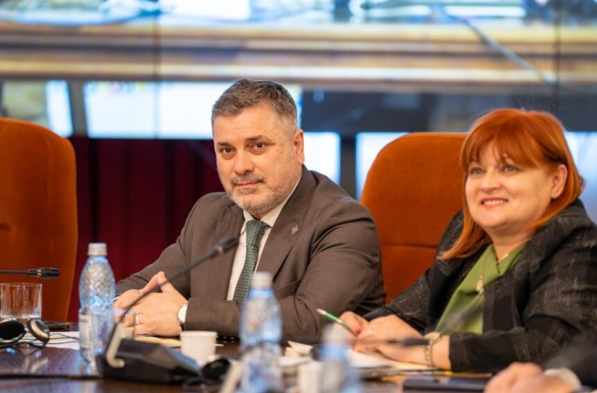 negoi usr condamna mesajele de amenintare ale sustinatorilor lui simion cine nu gandeste ca ei sunt dusmani si trebuie sa mearga la canal 6822042b8d4dc