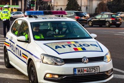 o femeie care a consumat alcool a blocat circulatia feroviara la eforie nord dupa ce a ajuns cu bmw ul pe sine 681f6b3c03b79