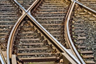 o femeie de 36 de ani a ramas blocata cu masina pe calea ferata in eforie nord 681f6334b9288