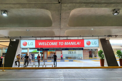 o masina a intrat cu viteza pe aleea zonei de plecari a aeroportului din manila si a ucis doi oameni printre care si o fetita de 5 ani 681718a8490e8