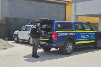oficial de la ipj constanta un minor a fost ranit dupa ce a cazut de pe turla bisericii sfantul nectarie din cartierul medeea 6821ce2a7d3ee