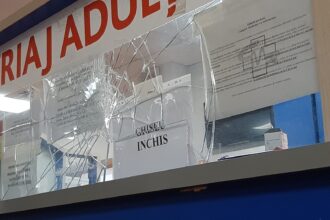 politia a intervenit la upu constanta un pacient baut a distrus geamul din triaj ghiseul a fost inchis temporar 6816fca42c9b4