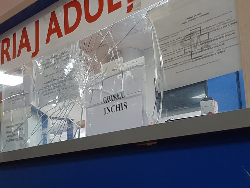 politia a intervenit la upu constanta un pacient baut a distrus geamul din triaj ghiseul a fost inchis temporar 6816fca42c9b4