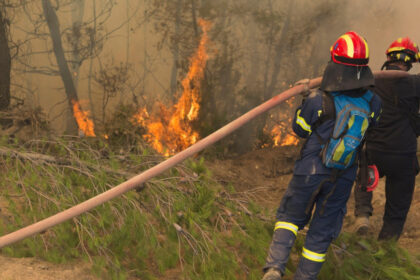pompierii greci se antreneaza pentru stingerea incendiilor de vegetatie din acest sezon aproape 10 000 de incendii au fost anul trecut 682f2abe89783