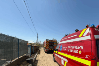 pompierii sunt in alerta un incendiu a izbucnit in costinesti 6814ef0cb26fb