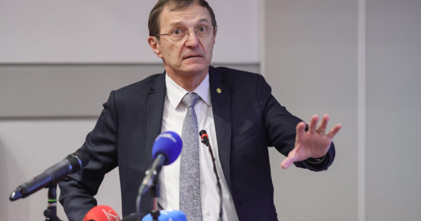 presedintele academiei romane este fundamentala mentinerea acestei tari si mentinerea acestui popor pe traiectoria lui europeana 6825c15be3cab