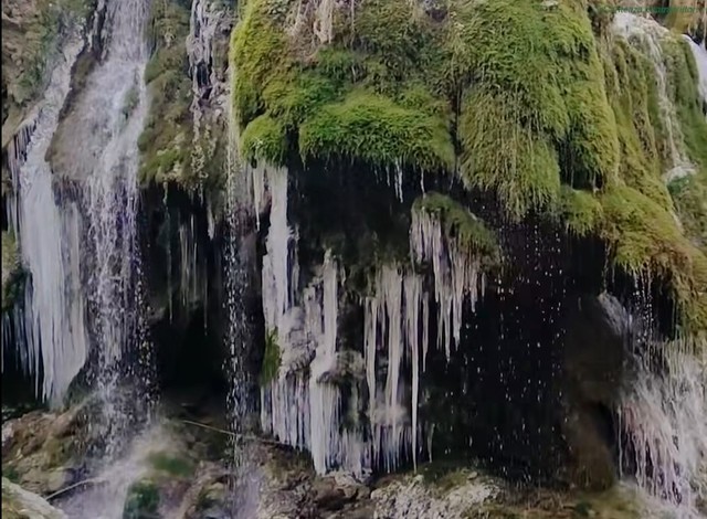 puntea de acces catre cascada bigar a fost refacuta locul poate fi vizitat acum in orice anotimp 681b4cf1581a7