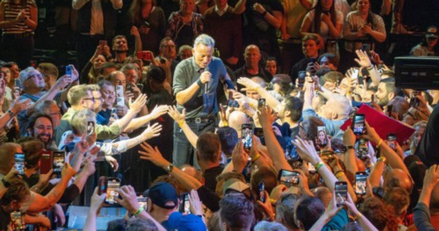 razboiul dintre bruce springsteen si trump continua cantaretul a lansat un album live cu critici la adresa presedintelui american 682e1fa4c1138