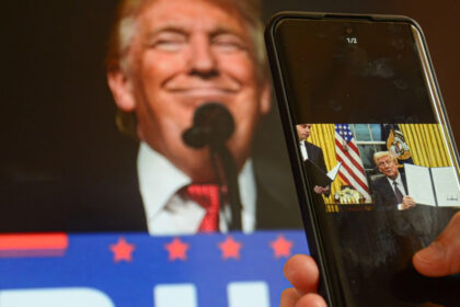 razboiul tarifelor lui trump ar putea duce la scumpirea smartphone urilor industria se confrunta cu o furtuna de incertitudine 6839995a4c5f8