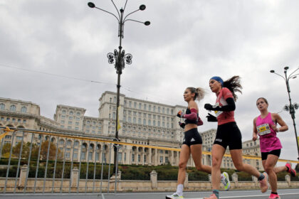 restrictii de trafic pentru semimaratonul bucuresti peste 10 000 de alergatori participa la competitie 681f0be7ed960