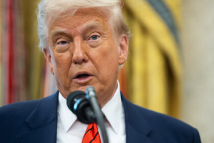 reteaua americana a posturilor de radio publice contesta in justitie decretul lui donald trump care suspenda finantarea ei 6835ede8cb402