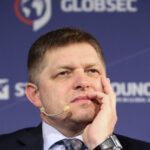 slovacia ar putea organiza alegeri anticipate ce spera robert fico sa obtina 68389400d8bcd