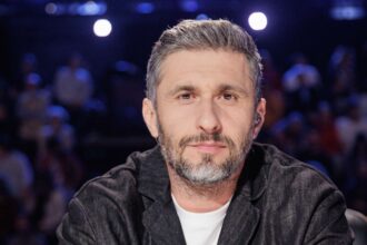 sofia fiica lui dragos bucur si a danei nalbaru nu locuieste cu parintii ei la tara vine din cand in cand 682d8042a9ac4