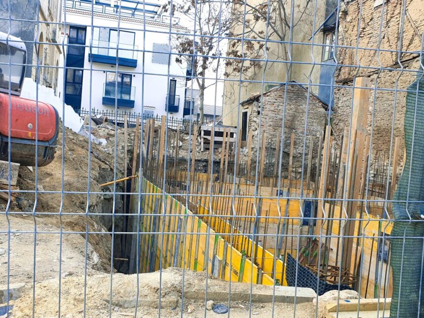 surprins in timp ce construia o fundatie fara autorizatie un constantean este la un pas sa desfiinteze tot instanta autorizeaza primarul sa intervina 682fbf4860237