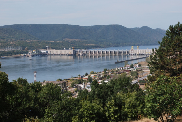 sute de pesti morti in lacul de acumulare al barajului de la portile de fier 1 681325133088f