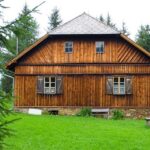 tot mai multe pensiuni si hoteluri folosesc lemnul pentru a se incadra in traditional in maramures 681c5b411d29a