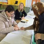 turistii din vama veche voteaza masiv au fost suplimentate buletinele de vot la sectia de votare nr 469 6817327414e85