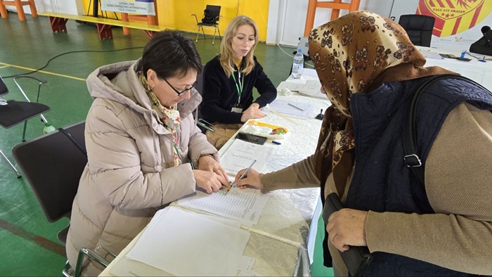turistii din vama veche voteaza masiv au fost suplimentate buletinele de vot la sectia de votare nr 469 6817327414e85