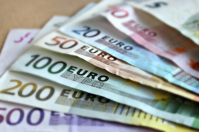 ultima ora comisia europeana suspenda din banii romaniei pentru ca nu au fost schimbati sefii companiilor din energie agentiei de monitorizare a companiilor de stat si nu au fost reformate pensiile s 6839834d8977c