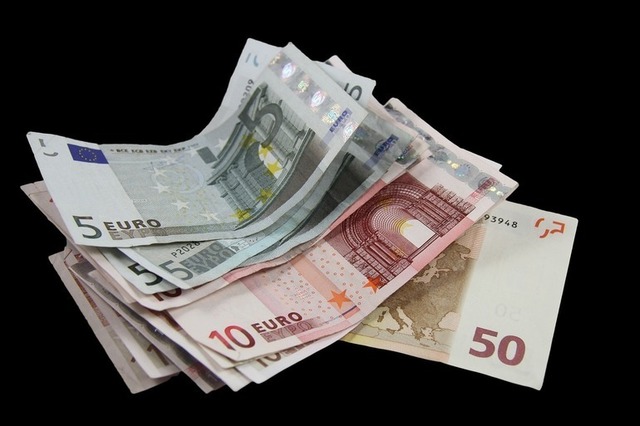 ultima ora obligatiunile in euro ale romaniei se tranzactioneaza deja la niveluri junk dupa luni de incertitudini politice alegerile aduc noi riscuri pentru leu si pentru obligatiunile emise pe piat 6825c16fb83be