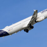 un avion lufthansa a zburat fara pilot dupa ce comandatul a fost blocat in afara cockpitului iar copilotul a lesinat raport oficial 682afd62f04e2