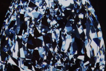 un diamant albastru extrem de rar a fost vandut la licitatie pentru 215 milioane de dolari 68249ee0be7f5