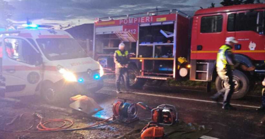 un tanar de 19 ani a murit si doua persoane au fost ranite dupa ce masina in care se aflau a lovit un vehicul parcat si un stalp 6838c60aae2d5