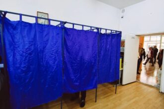 urnele s au inchis cea mai mare prezenta la vot in turul al ii lea din ultimii 25 de ani 682a22ea79e26
