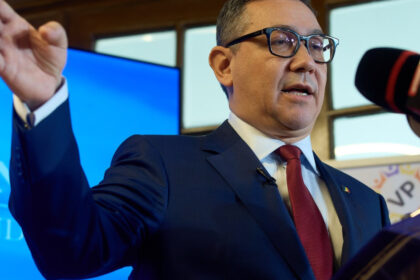 victor ponta o face pe elena lasconi idiotul util al sistemului si a anuntat ca depune impotriva ei plangere penala 6813d0b7b257b